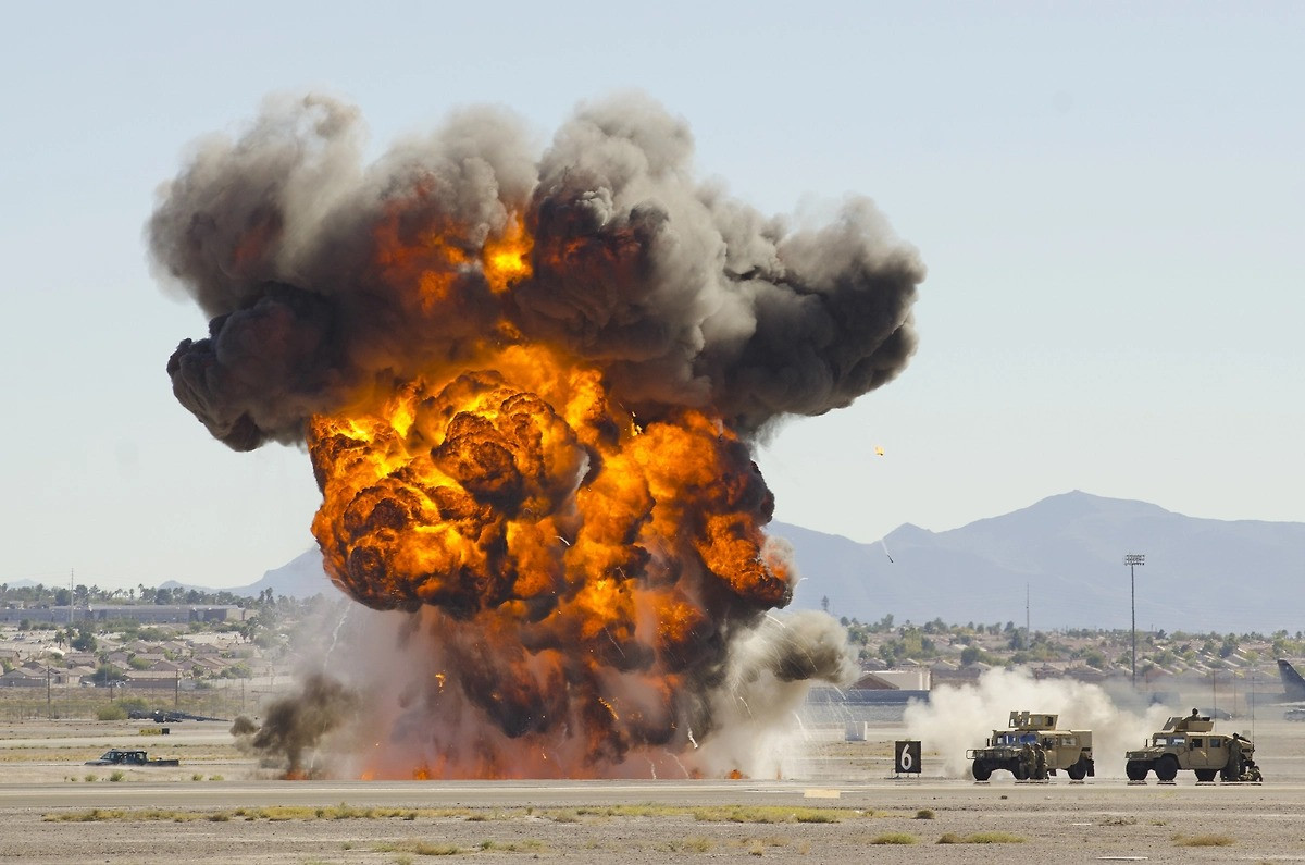 İran ABŞ-nin Yaxın Şərqdəki bazalarını vurdu