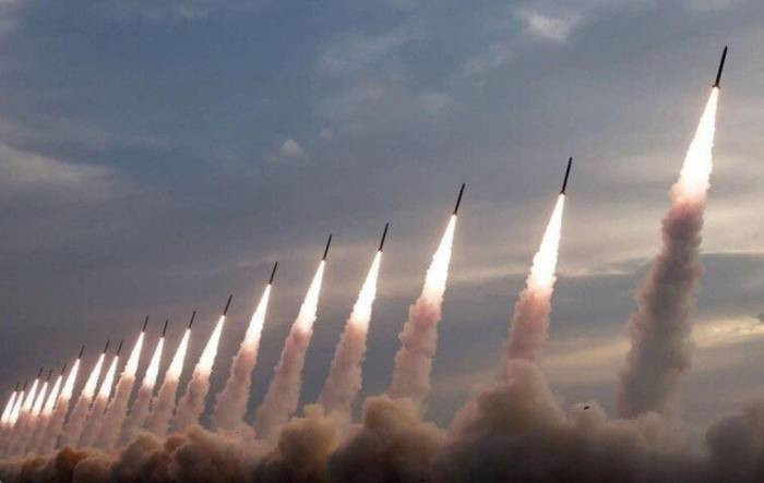 Böyük Britaniya: İran raketləri Kipr istiqamətində buraxılıb