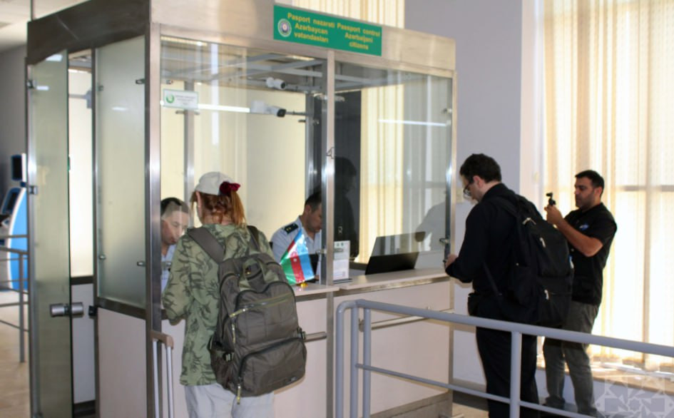 Son iki saatda İrandan Azərbaycana 100-dən çox xarici ölkə vətəndaşı təxliyə edilib
