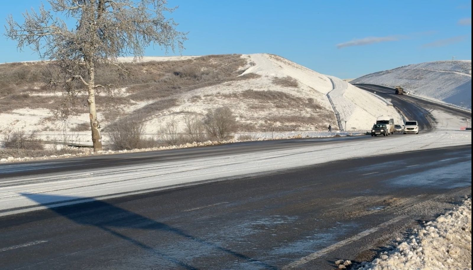 Bakı-Şamaxı yolu buz bağlayıb