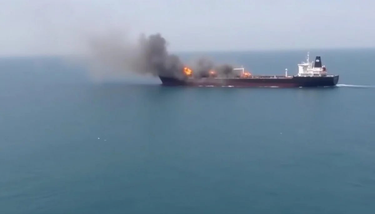 ABŞ müttəfiqlərinə məxsus tanker PUA hücumundan sonra yanıb