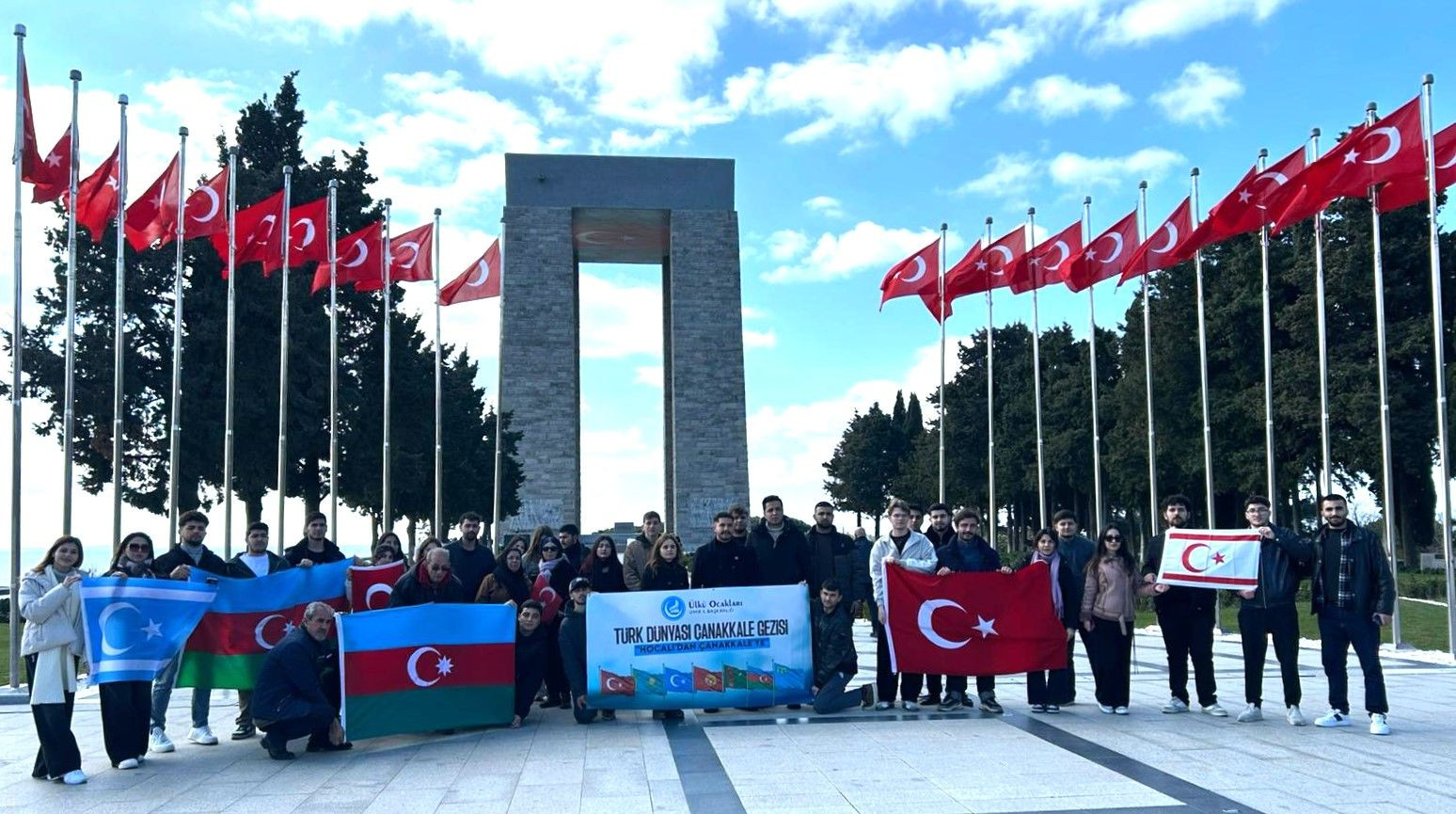 Türk dövlətlərindən olan tələbələr Xocalı qurbanlarını anıblar