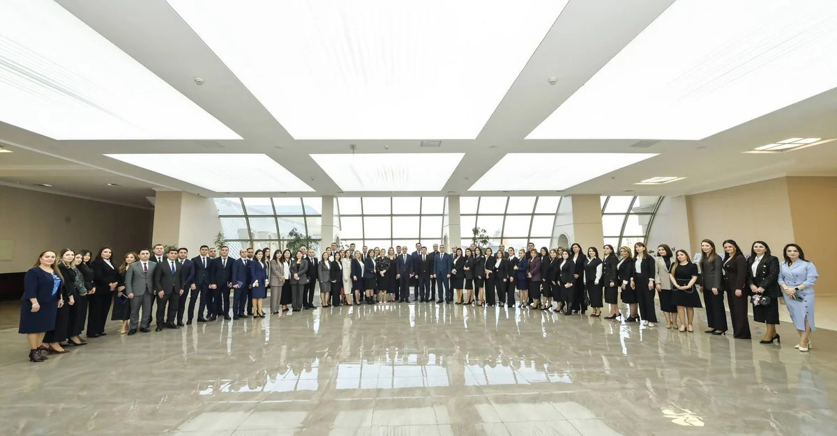 Emin Əmrullayev məktəb direktorlarına tədrisin keyfiyyətinin yüksəldilməsini tövsiyə edib