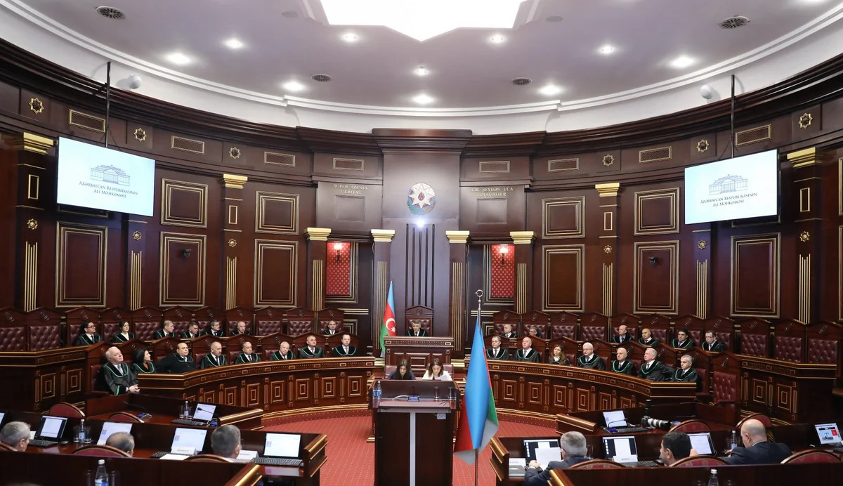 Yeni təyin olunan hakimlər and içiblər