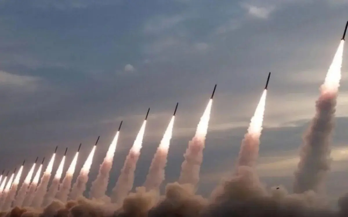 İran raket hücumlarının yeni mərhələsini başladığını açıqlayıb