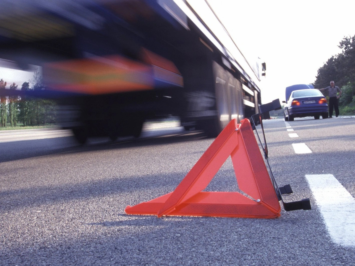 Bakıda avtomobil yük maşınına çırpılıb, ölən var