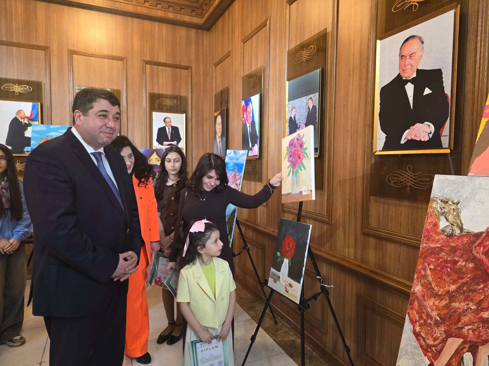 Yasamal rayonunda “Güc və Zəriflik” adlı rəsm sərgisi keçirilib