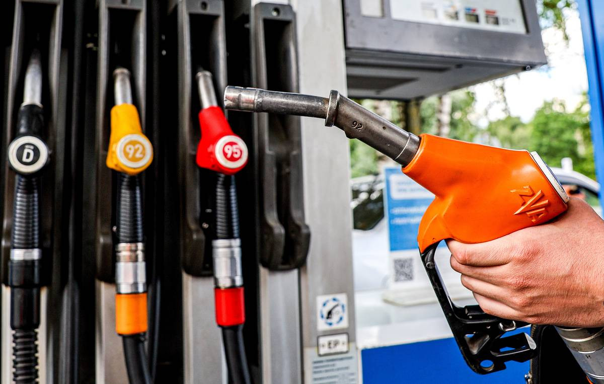 Tehranda benzin qıtlığı – Sürücülər saatlarla növbədə qalıb