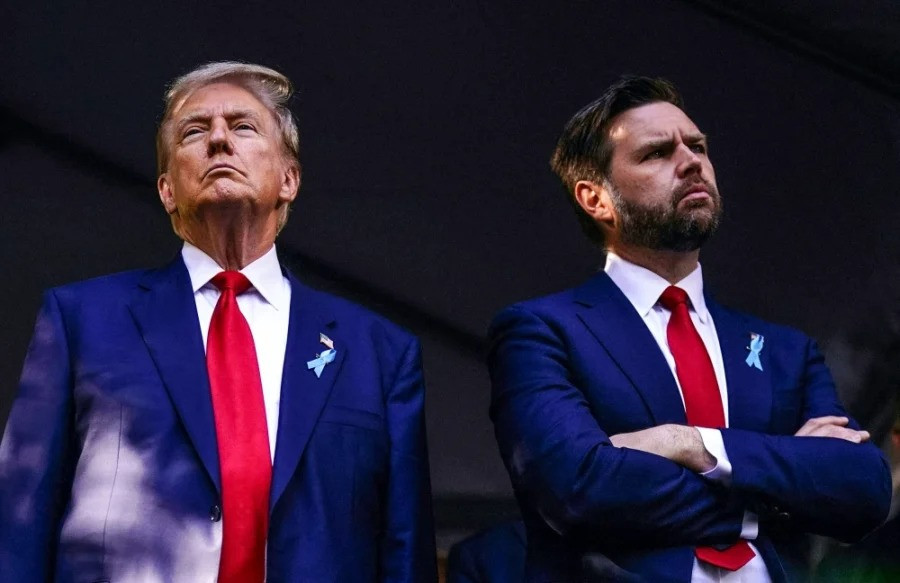 Trampla onun ən yaxın adamı arasında İran məsələsi ilə bağlı fikir ayrılığı yaranıb