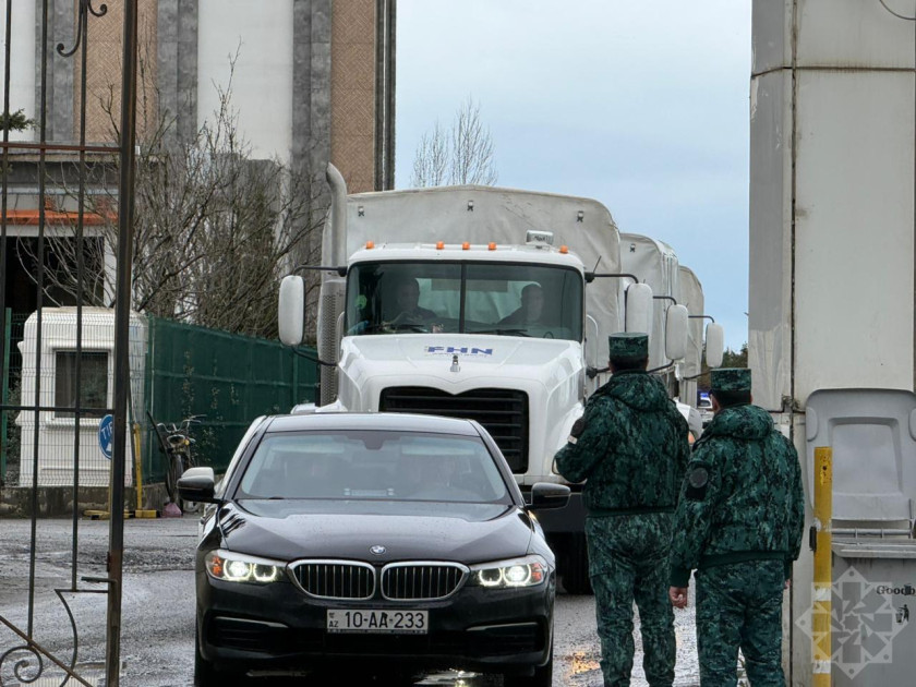 Azərbaycandan İrana göndərilən humanitar yardım dövlət sərhəd buraxılış məntəqəsindən keçib -