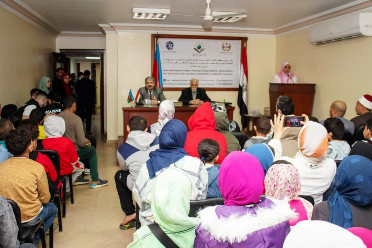 Misir-Azərbaycan Dostluq Cəmiyyətinin şagirdlərinə diplom verilib