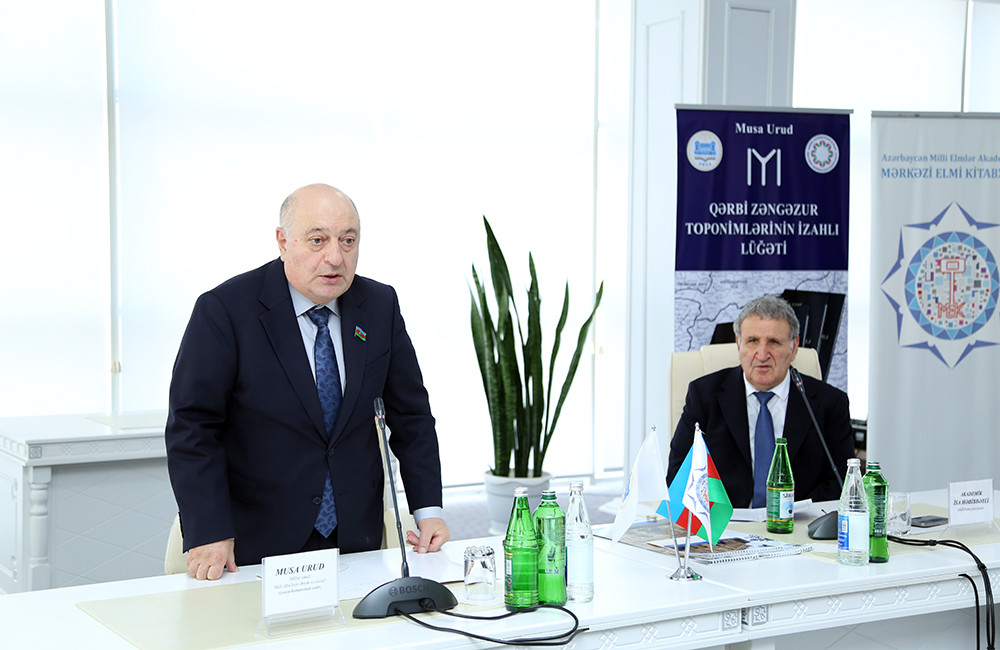 AMEA-da “Qərbi Zəngəzur toponimlərinin izahlı lüğəti” kitabının təqdimatı keçirilib