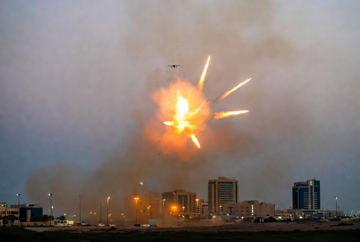 İran kamikaze dronları Dubay hava limanına hücum etdi –