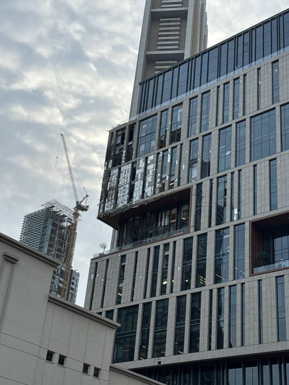 İran dronu Dubay Maliyyə Mərkəzinə hücum etdi