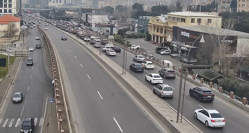 DİQQƏT: Bu yollarda tıxac var - SİYAHI