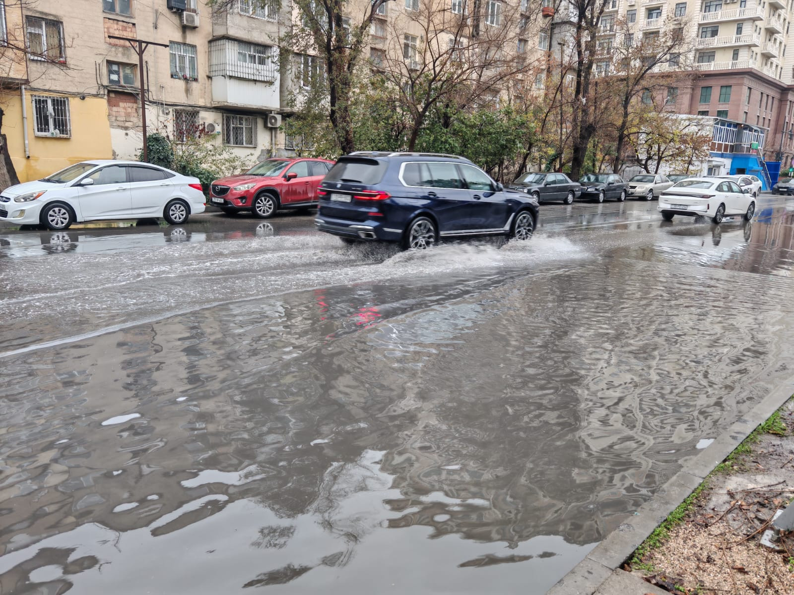 Bakının dərdi var: Yağış paytaxtı iflic vəziyyətinə qoyur
