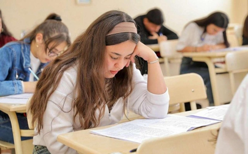 Bu il buraxılış imtahanları niyə abituriyentlərə çətin gəlib?