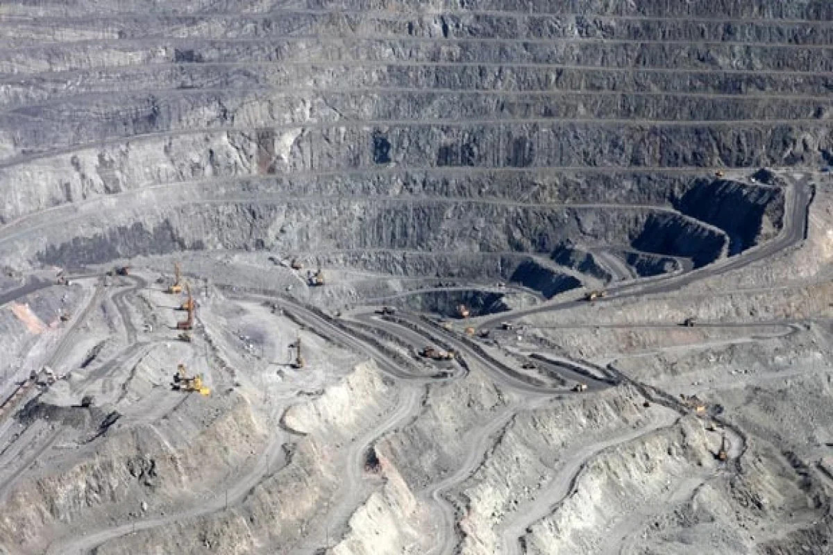 Milli Məclis "Yerin təki haqqında" qanuna dəyişiklikləri qəbul edib