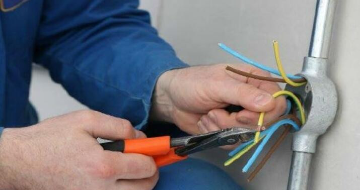 İnsan bədəni niyə elektrik keçirir? -