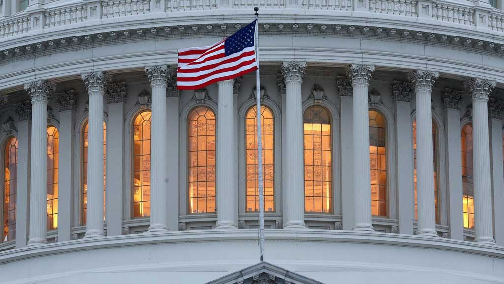 Trampın İrana qarşı səlahiyyətlərini məhdudlaşdıran qətnamə RƏDD EDİLDİ