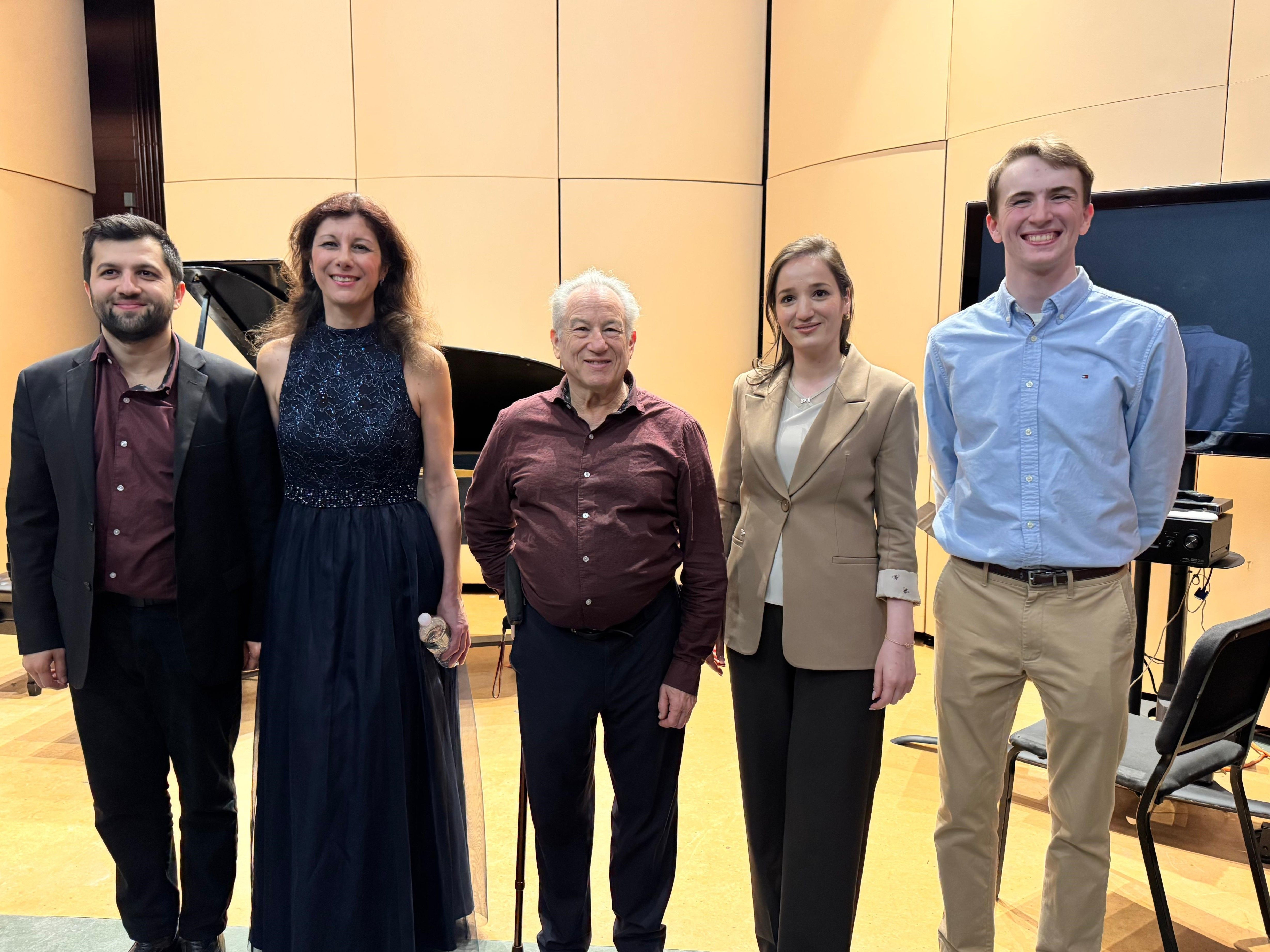 Konnektikut ştatında “Qərblə şərqin görüşü” adlı konsert keçirilib