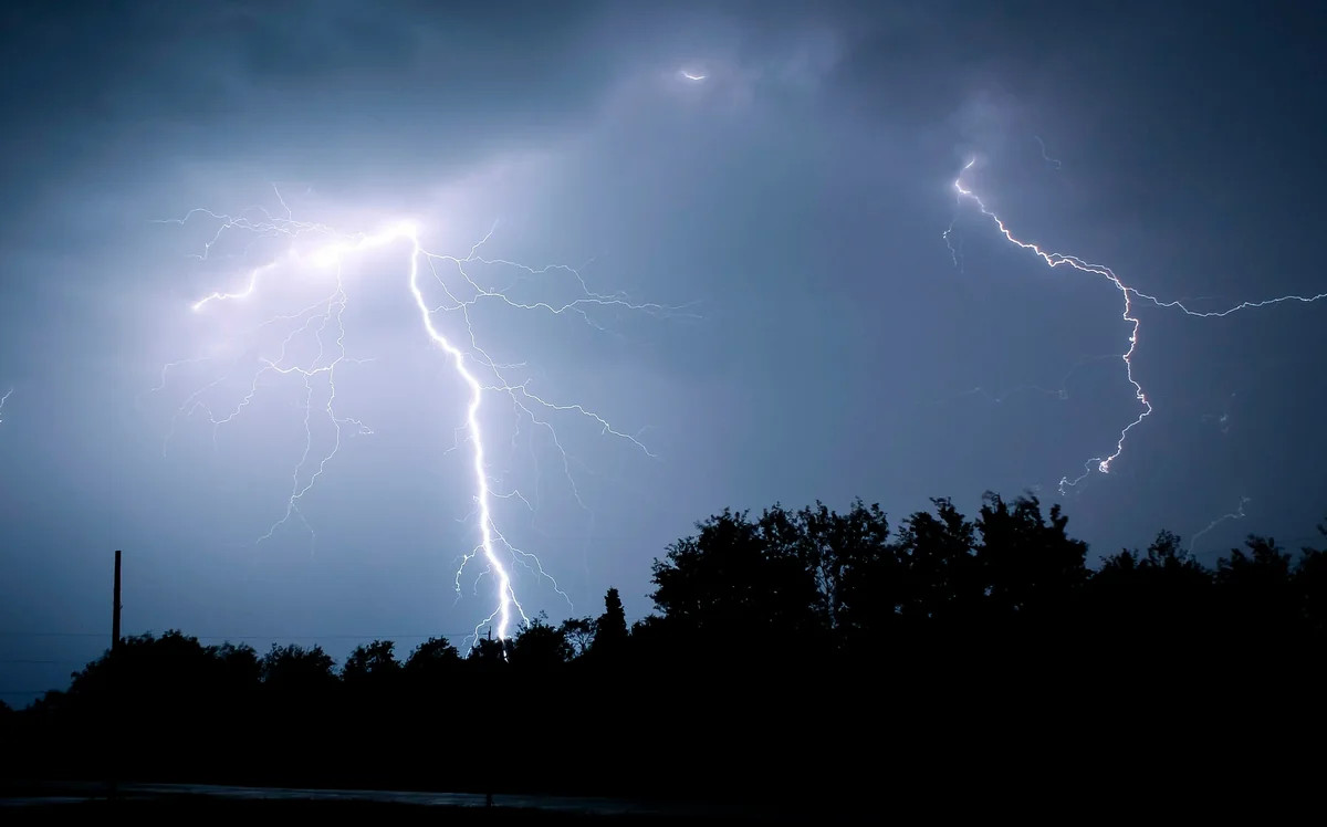 Sabah bəzi rayonlarda şimşək çaxacaq, dolu düşəcək - XƏBƏRDARLIQ