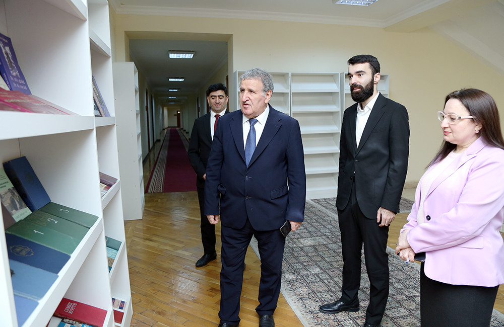 AMEA-da Səməd Vurğunun 120 illik yubileyinə həsr olunmuş elmi sessiya keçirilib