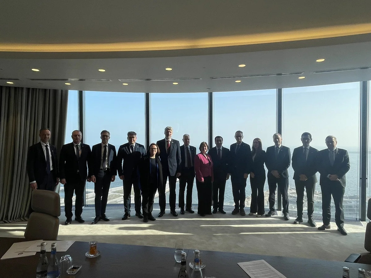 Hikmət Hacıyev Şimali Baltik Səkkizliyi ölkələrinin siyasi direktorları ilə fikir mübadiləsi aparıb