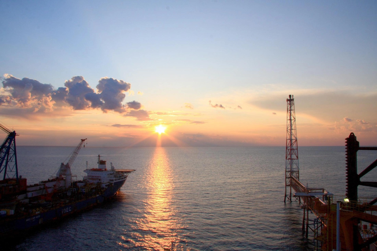 Trampdan XƏBƏRDARLIQ: İran geri çəkilməsə, ABŞ Cənubi Parsı partlada bilər