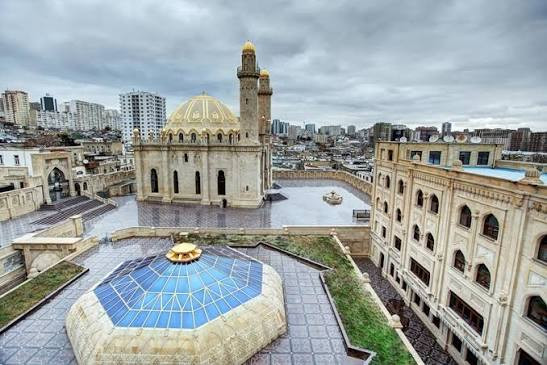 Təzəpir məscidində bayram namazı qılınıb