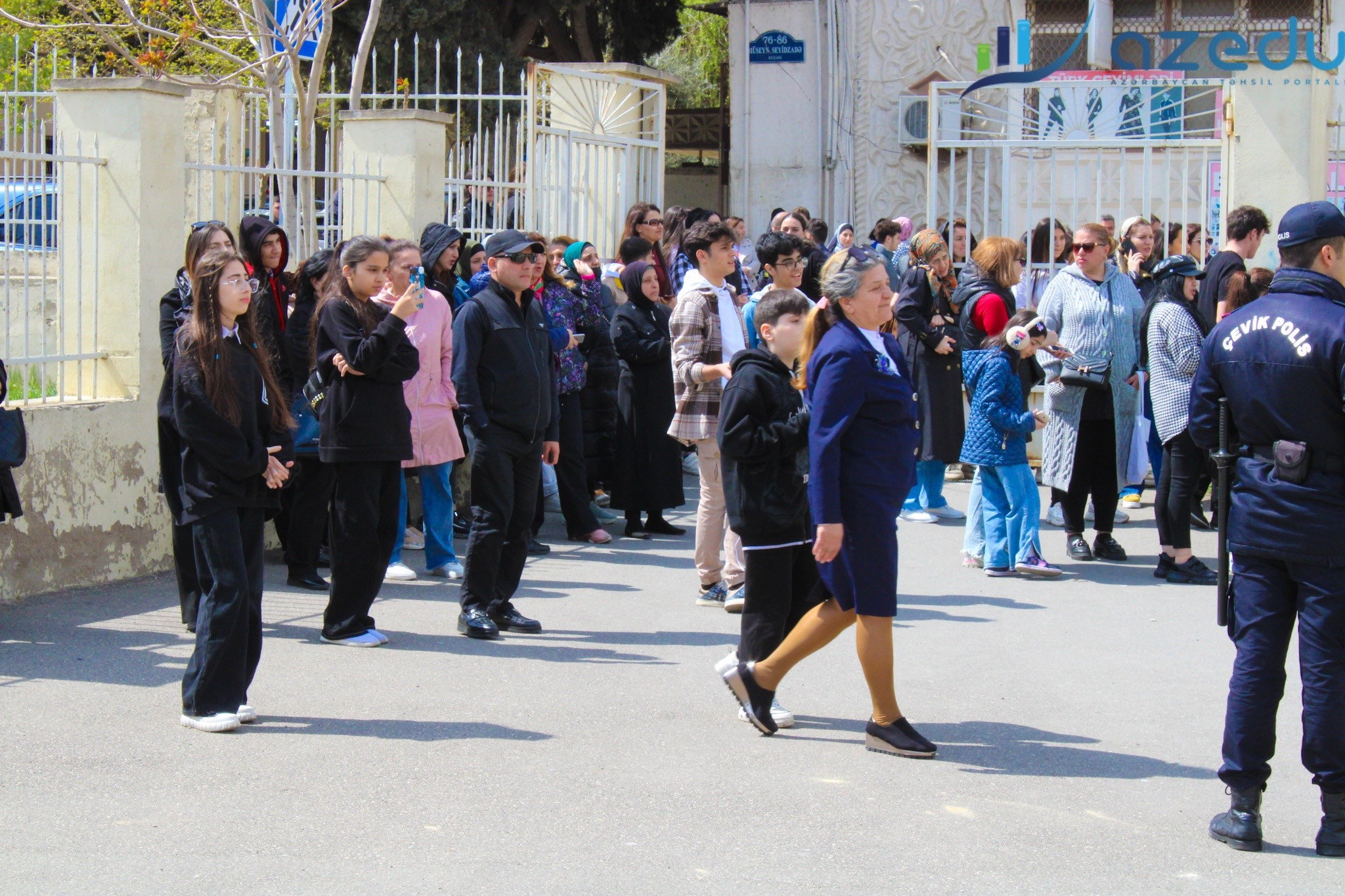 İddia: Təhsil ekspertləri valideynlərin şikayətləri əsasında mövqe bildirirlər