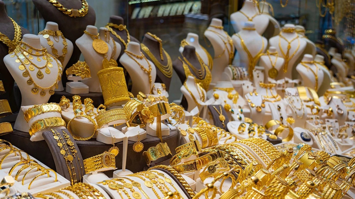 Qızılın qiymətinin aşağ düşməsi "aləmi bir-birinə vurub"