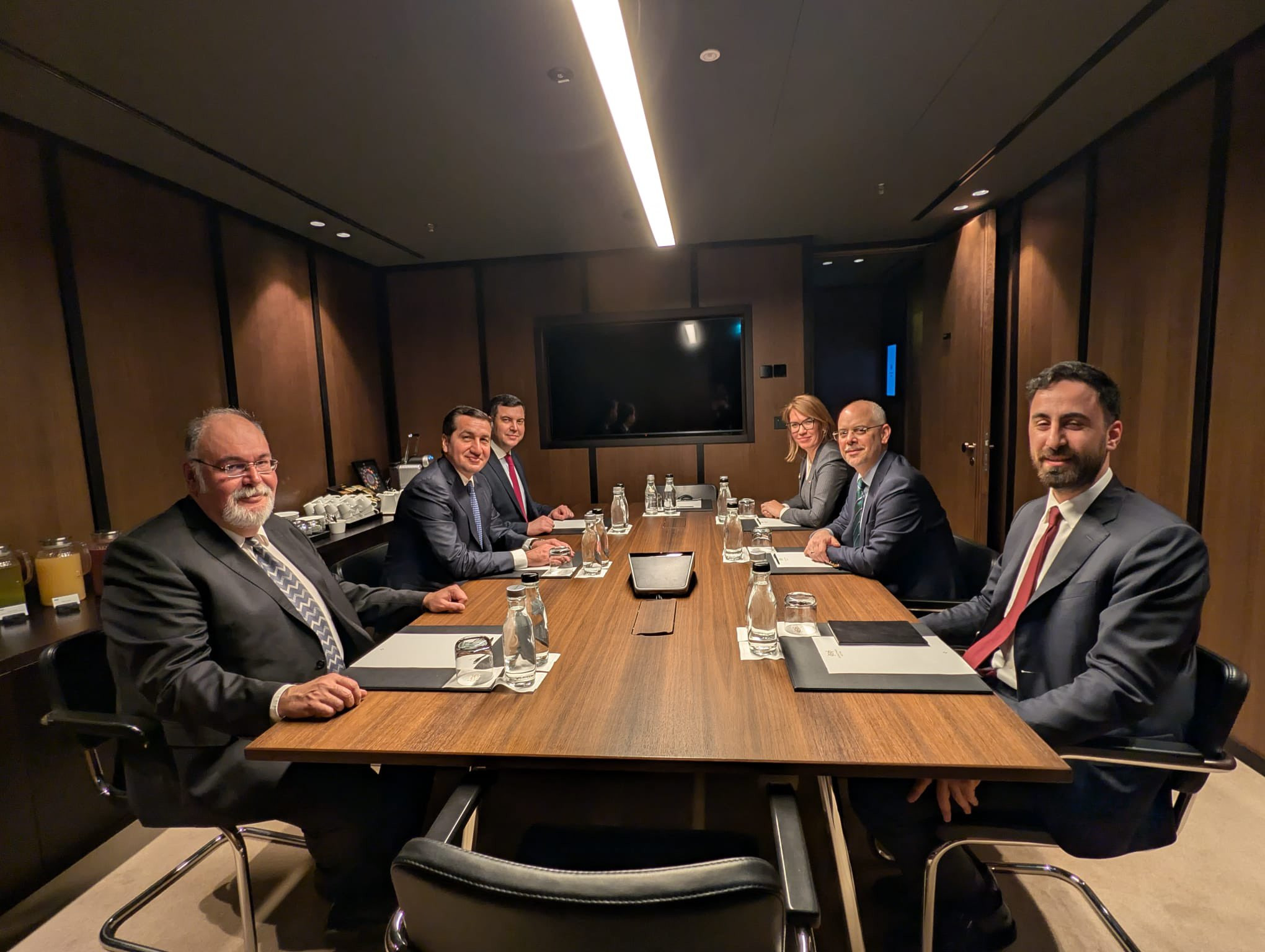 Hikmət Hacıyev Ərdoğanın baş müşaviri ilə regional təhlükəsizliyi müzakirə edib