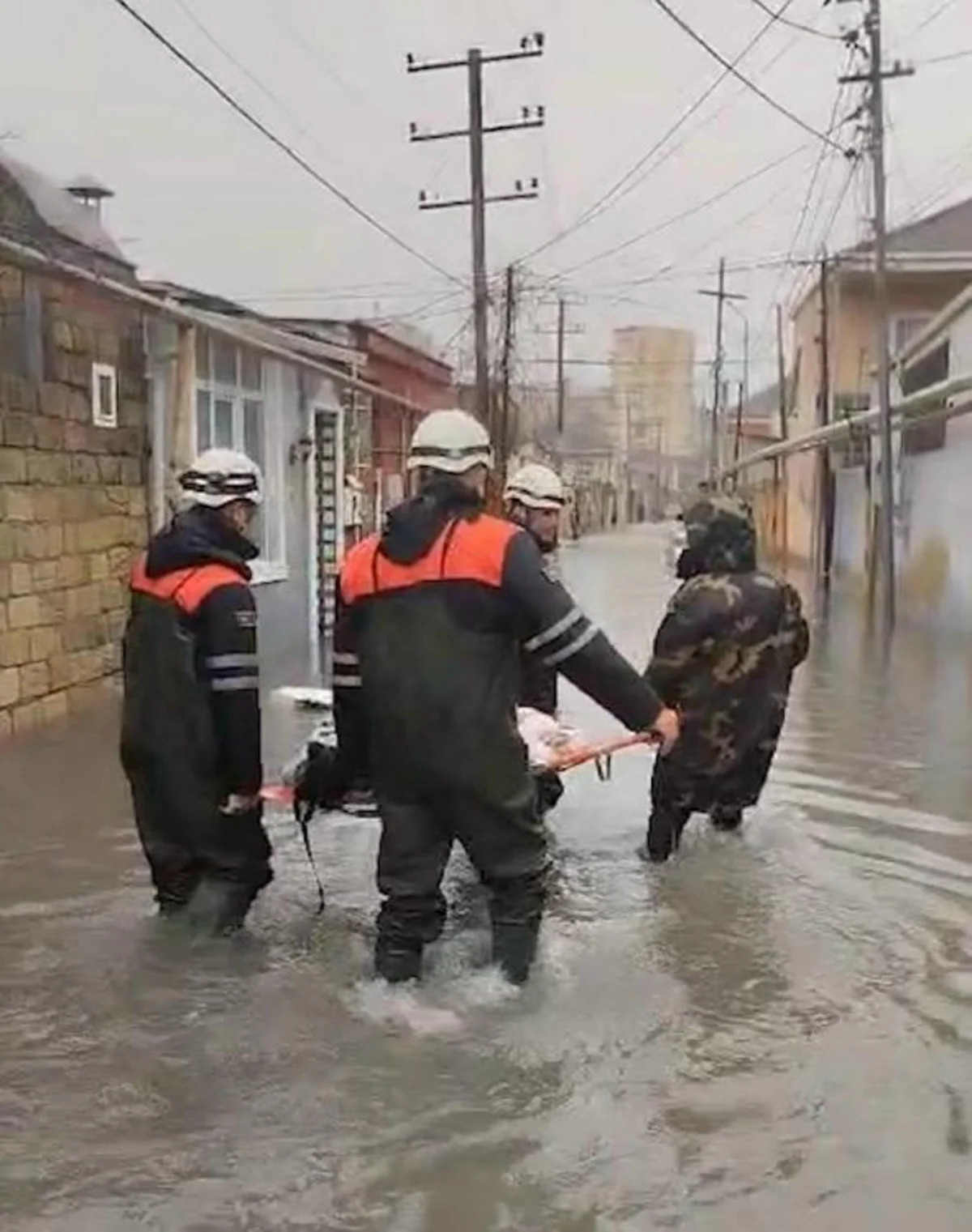 Su basmış ərazilərdən  84 nəfər təxliyə edilib