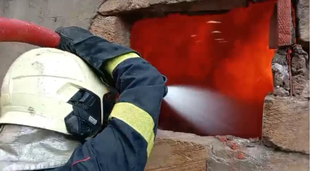 Binəqədidə anbarda yanğın başlayıb