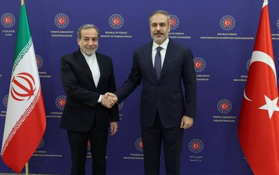 İran XİN rəhbəri Türkiyəli həmkarı arasında telefon danışığı baş tutub