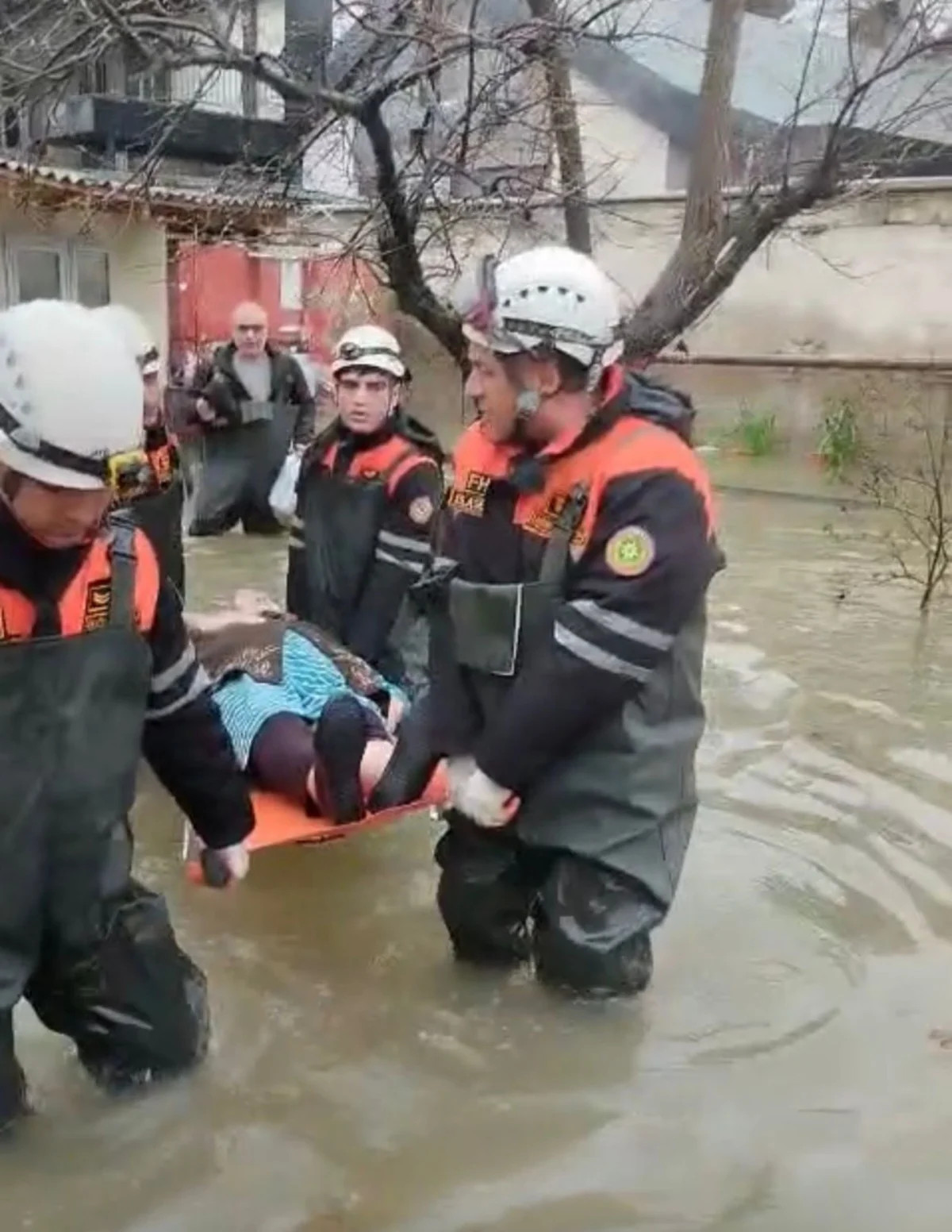 FHN: 36-sı azyaşlı olmaqla, ümumilikdə 216 nəfər təhlükəsiz əraziyə təxliyə edilib