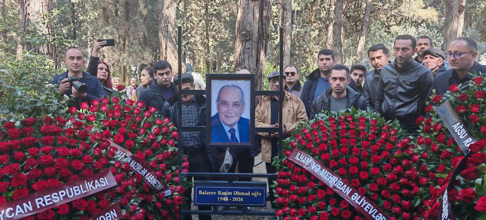 Xalq artisti Rasim Balayev torpağa tapşırıldı