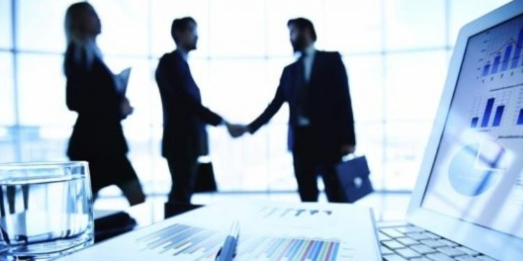 Qazaxıstanda qadınlar iqtisadiyyatı ələ alır: