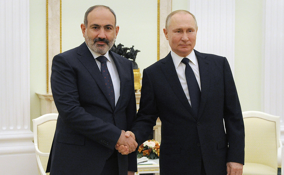 Putin və Paşinyan görüşdü