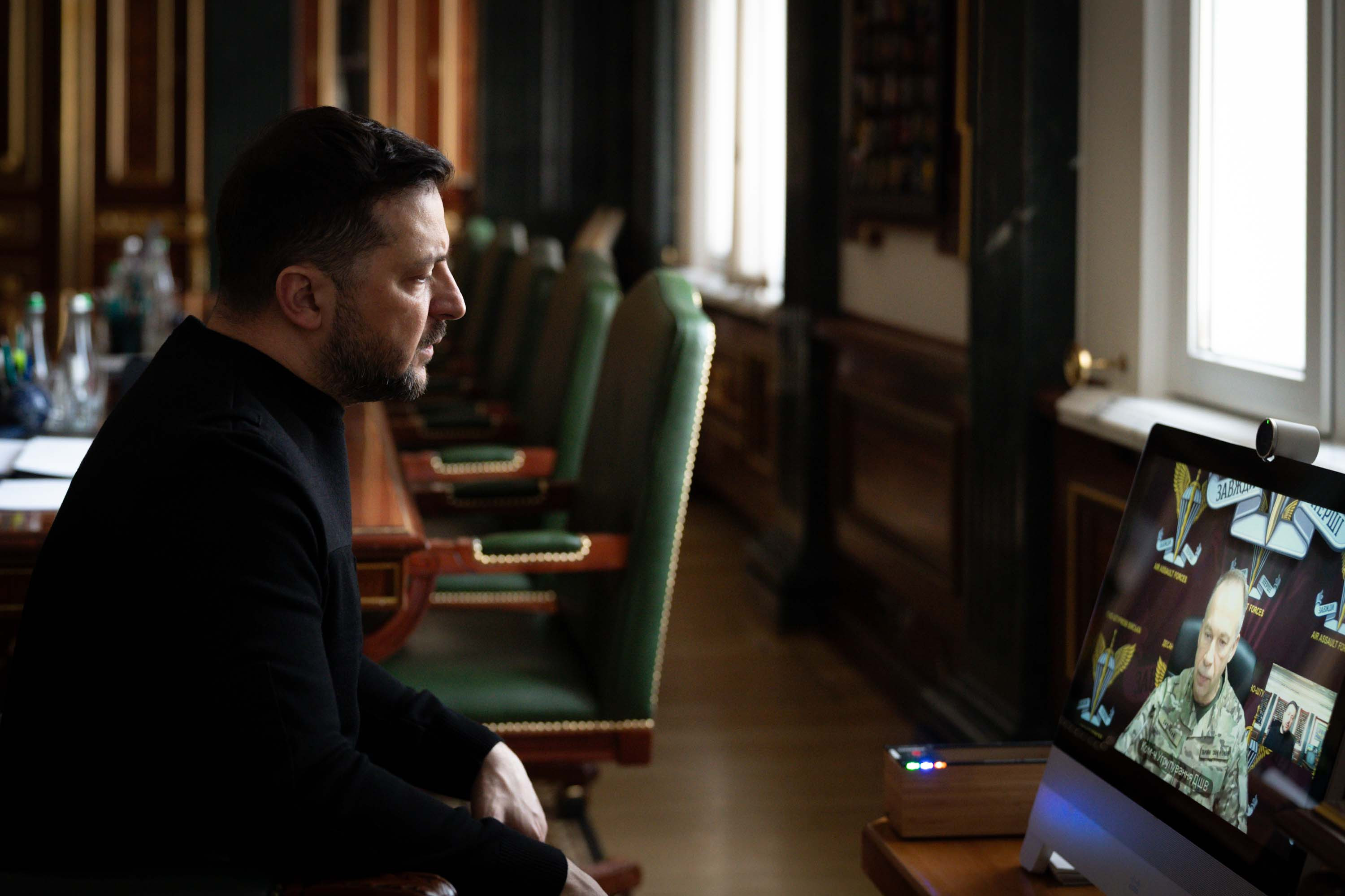 Zelenski cəbhədə vəziyyətin ağır olduğunu etiraf etdi