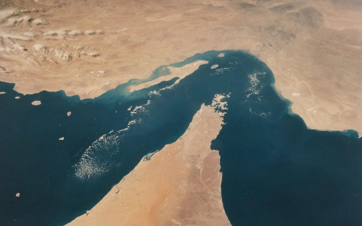 KİV: BƏƏ Hörmüz boğazını güc yolu ilə açmaq üçün ABŞ və İsrailə yardıma hazırdır