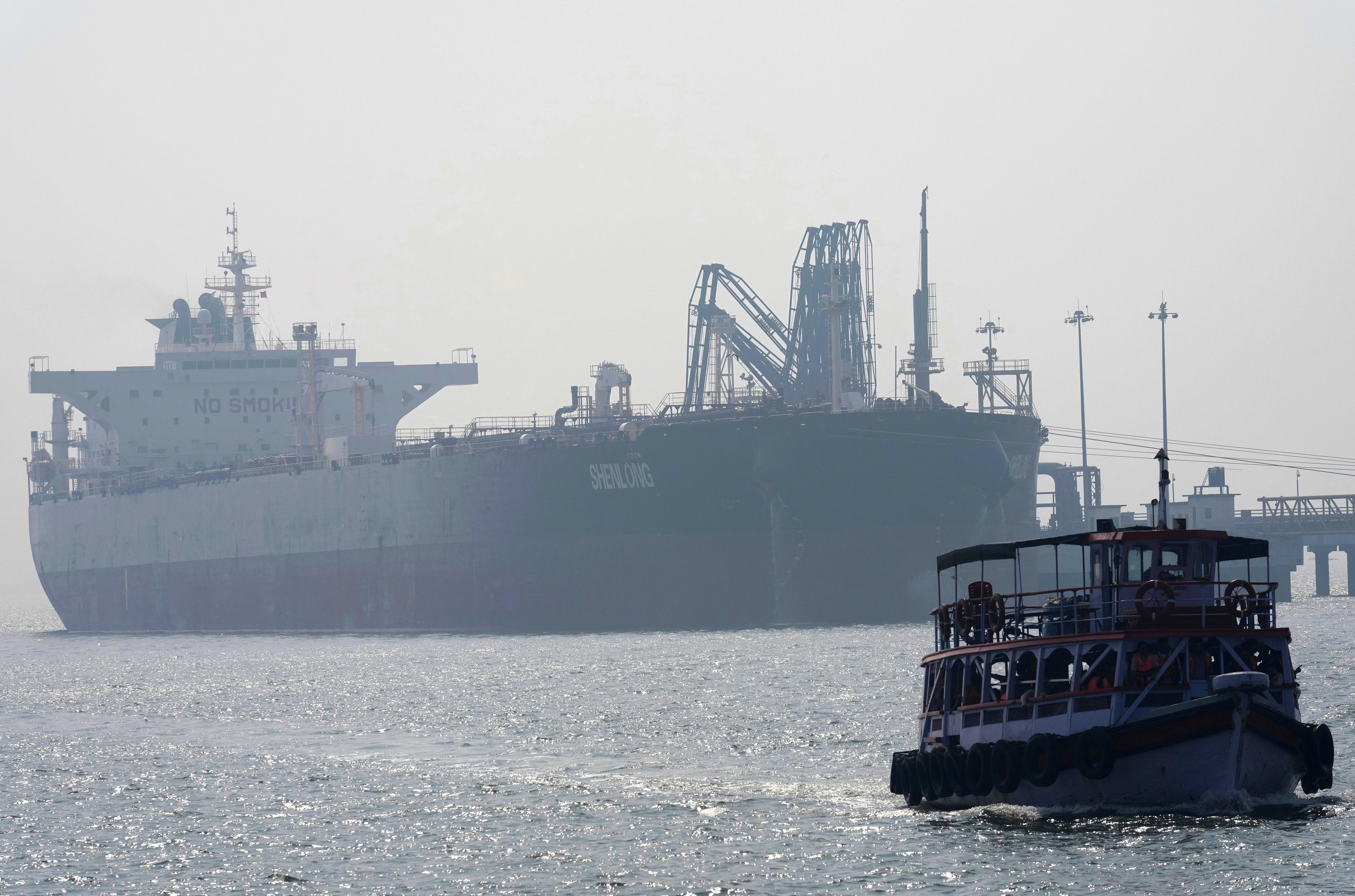 İkinci türk gəmisi Hörmüz Boğazından keçib