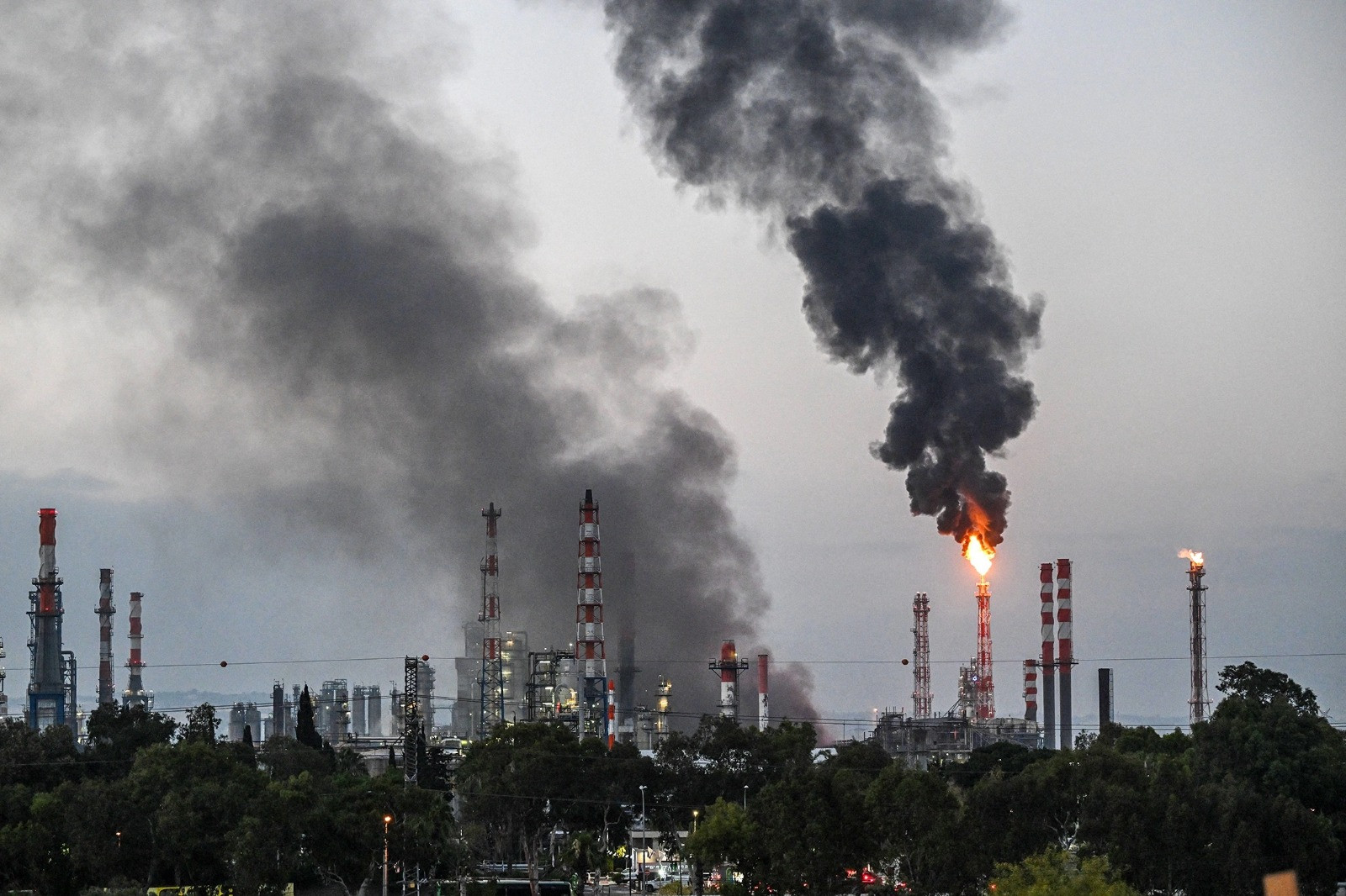 ABŞ və İsrail neft-kimya zavodlarına zərbələr endirdi