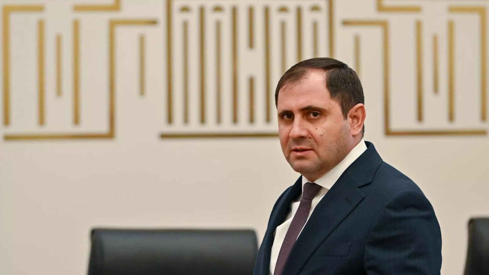 Ermənistan müdafiə naziri yeni müharibə istəyənlərə cavab verib