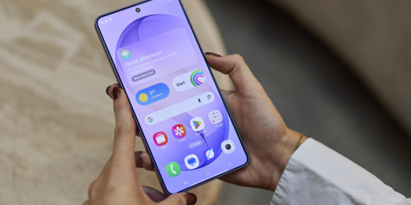 İstifadəçilər narazıdır: Samsung Galaxy S26 Ultra kabroya baxmayaraq zədə aldı