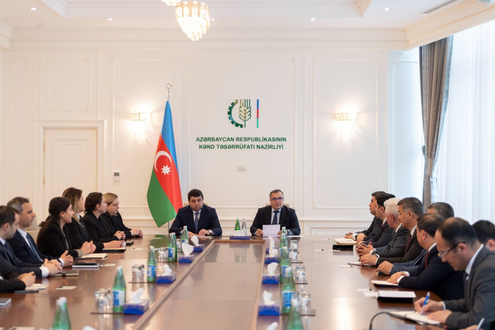 “Yeni Azərbaycan Partiyası: İnkişaf və nüfuzun təməl gücü” mövzusunda iclas keçirilib