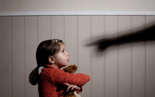 Sığınacaqlarda uşaqların üzünü göstərmək -