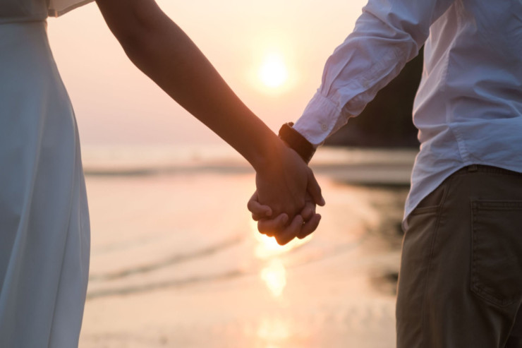 Uzunmüddətli xoşbəxtliyi təmin edən üç əsas faktor açıqlanıb