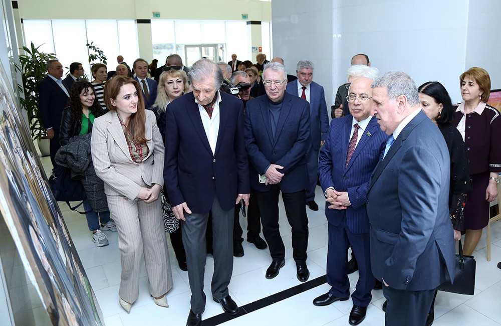 AMEA-da “Elm günü”nə həsr olunmuş təntənəli tədbir keçirilib